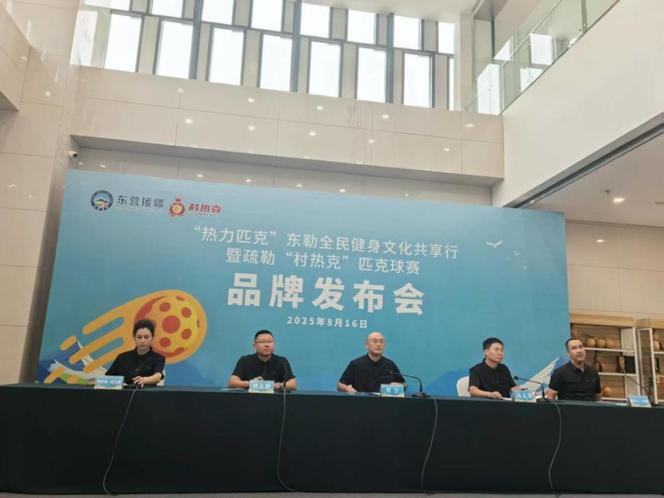 区成立, 以朴素的运, 作指挥部主